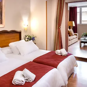 Reina Cristina Hotel